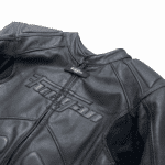 blouson moto Furygan en taille XXL est un modèle 100 % cuir noir au style sobre et affirmé.