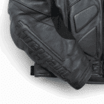 blouson moto Furygan en taille XXL est un modèle 100 % cuir noir au style sobre et affirmé.